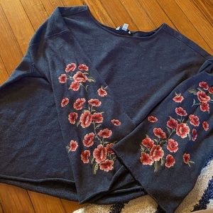 American eagle cropped sweatshirt bell sleeve floral embroidery gray